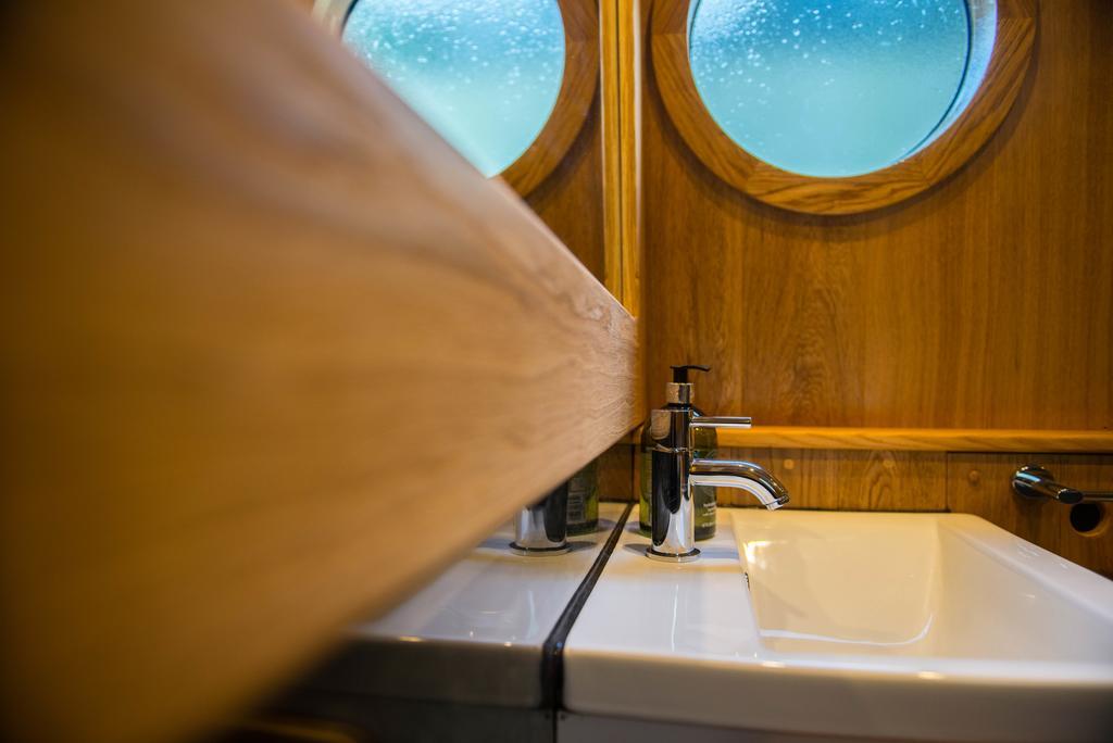 Narrowboat Puzzle Hotel Ely Kültér fotó
